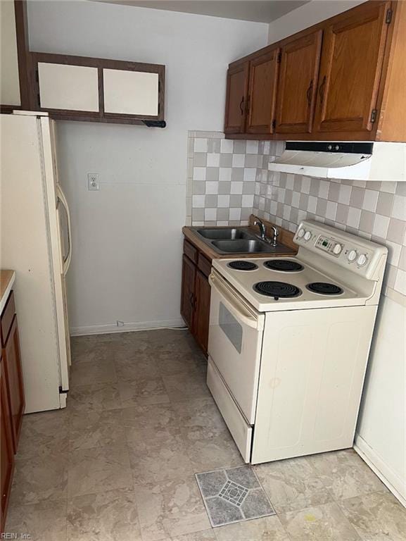 kitchen with sink, backsplash, white appliances, and range hood