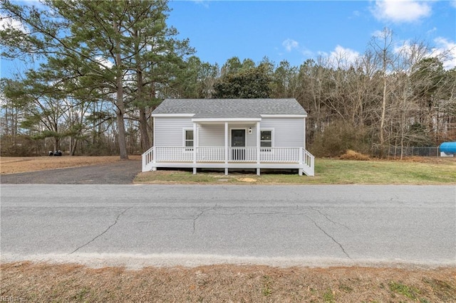 view of front of property with covered porch and a front lawn