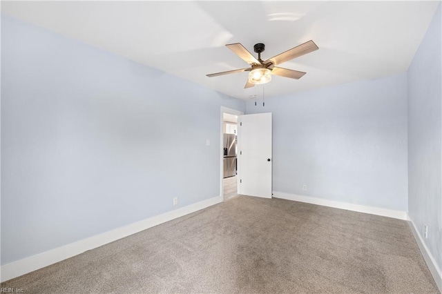 carpeted empty room featuring ceiling fan