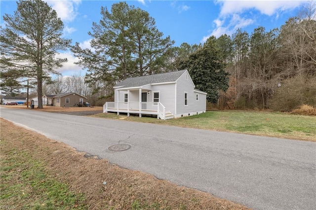 view of front facade with a front yard and covered porch