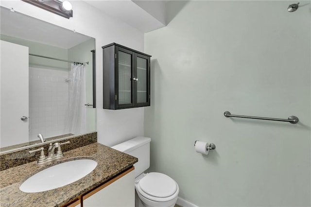 bathroom featuring vanity, a shower with shower curtain, and toilet