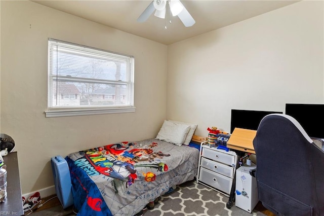 bedroom with ceiling fan