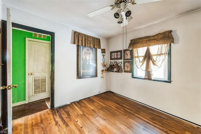 unfurnished room with wood-type flooring and ceiling fan