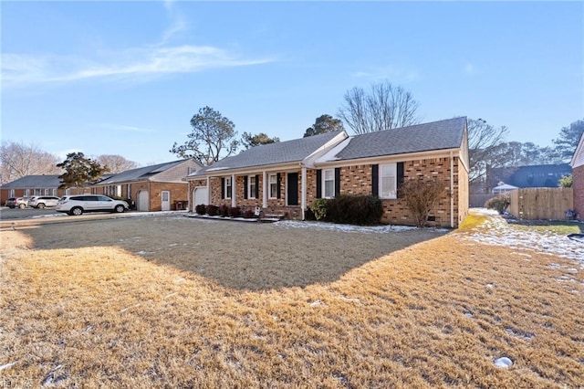 single story home with a front lawn