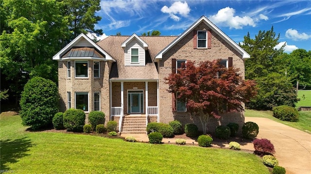 view of front facade with a front yard