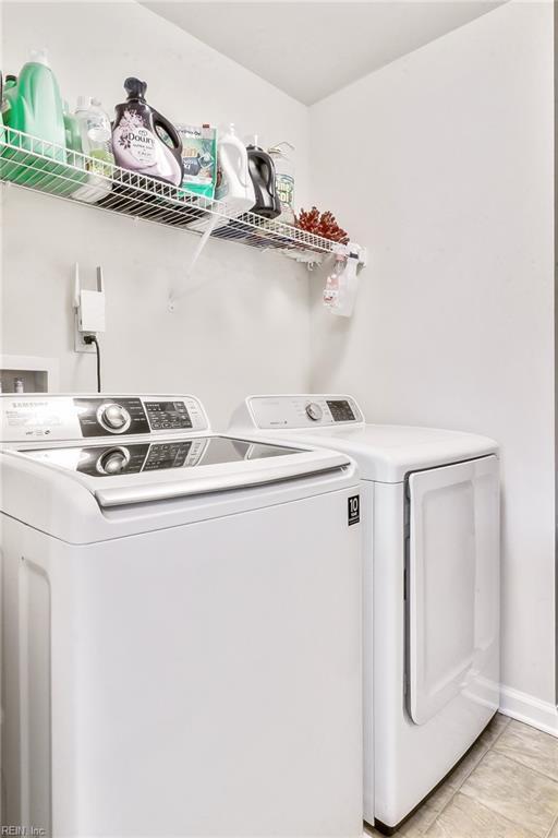 laundry room with light tile patterned floors and independent washer and dryer