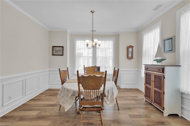 dining room featuring light hardwood / wood-style flooring, a chandelier, and plenty of natural light