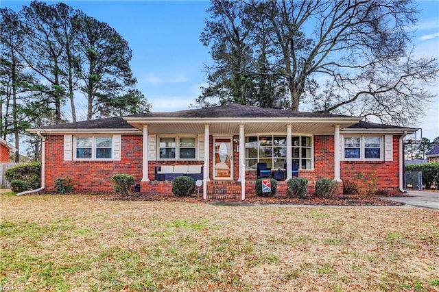 view of front of property featuring covered porch and a front lawn