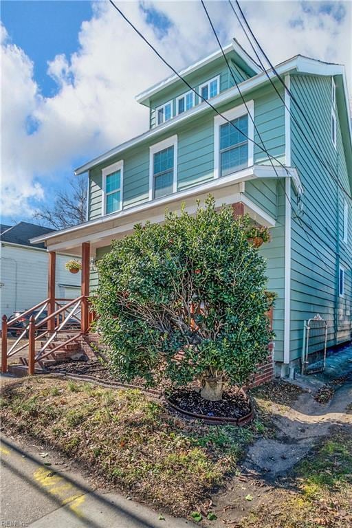 view of front of home with covered porch