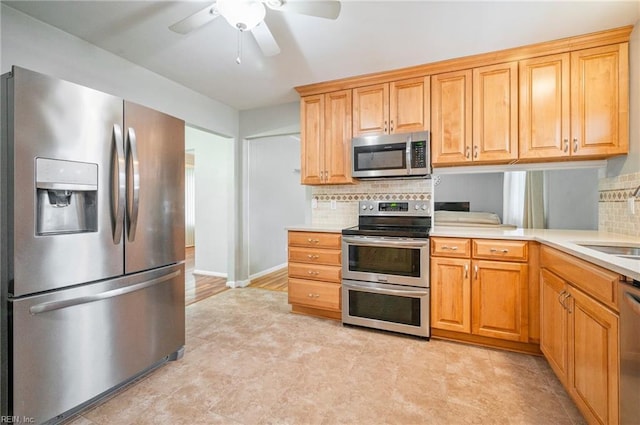 kitchen with stainless steel appliances, backsplash, and ceiling fan