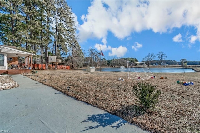 view of yard featuring a water view