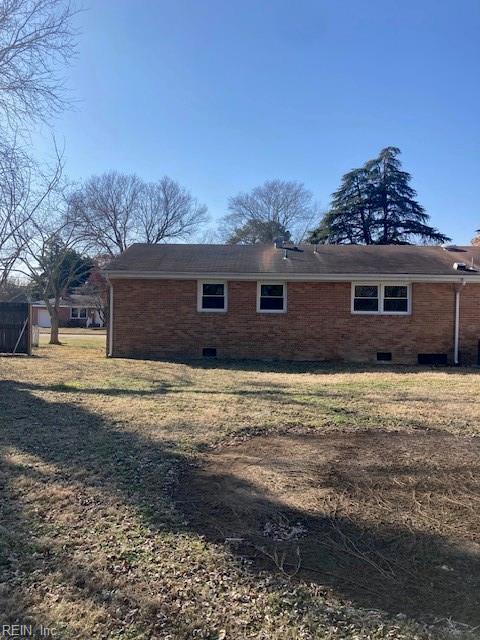 view of side of home featuring a yard