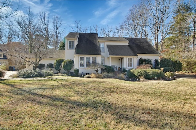 view of front of property featuring a front yard