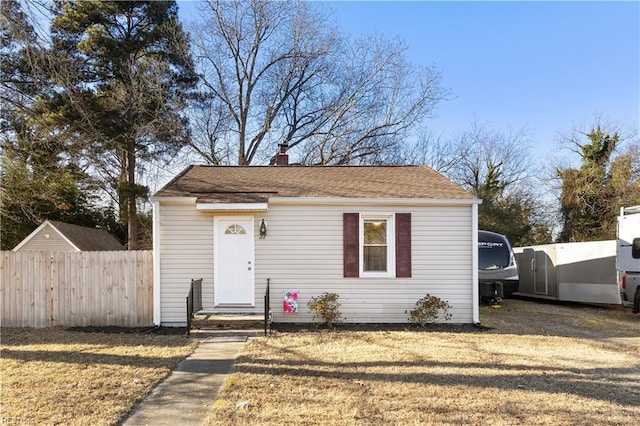 view of front of property with a front yard