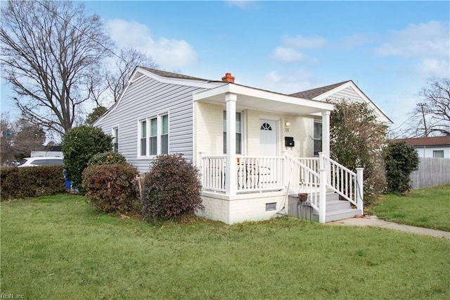 view of front of home featuring a front lawn