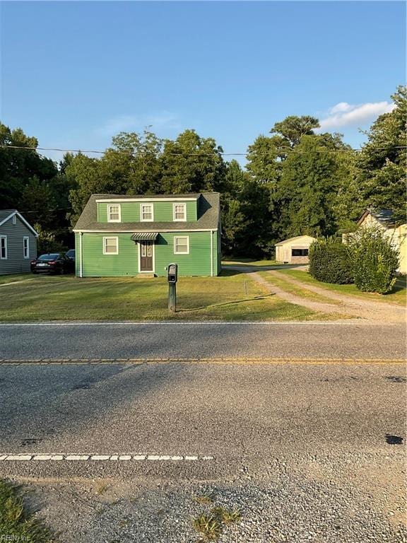 split foyer home with a front lawn