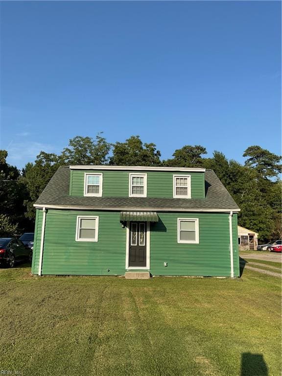 front facade featuring a front lawn