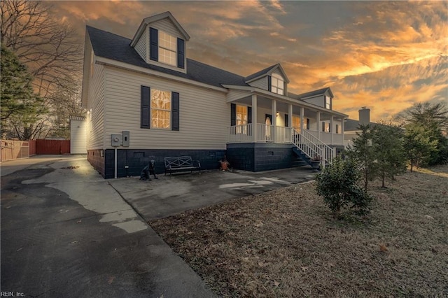 view of front of property featuring a porch