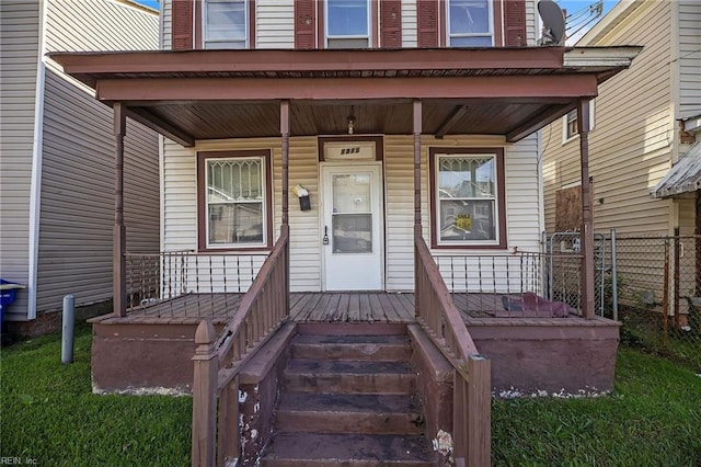 property entrance with covered porch