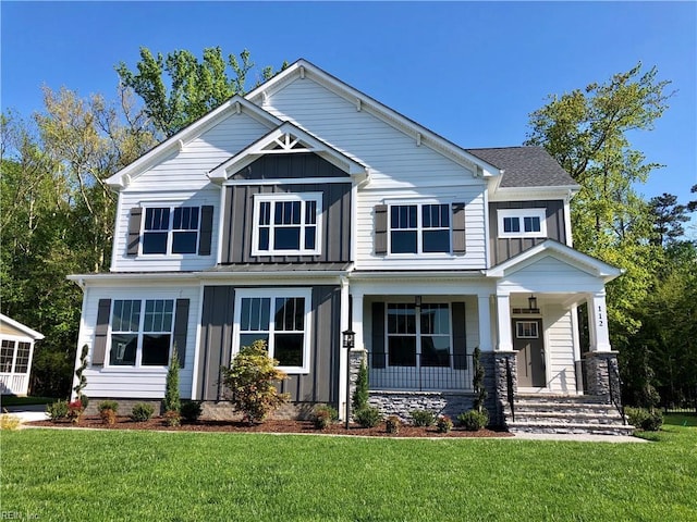 craftsman inspired home with a front yard and covered porch