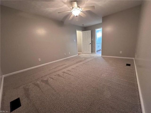 carpeted empty room featuring ceiling fan