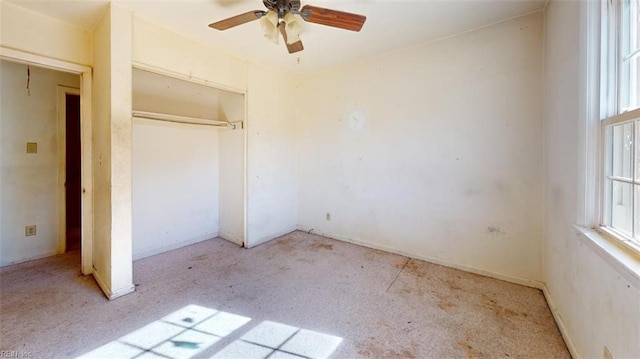 unfurnished bedroom featuring ceiling fan and a closet