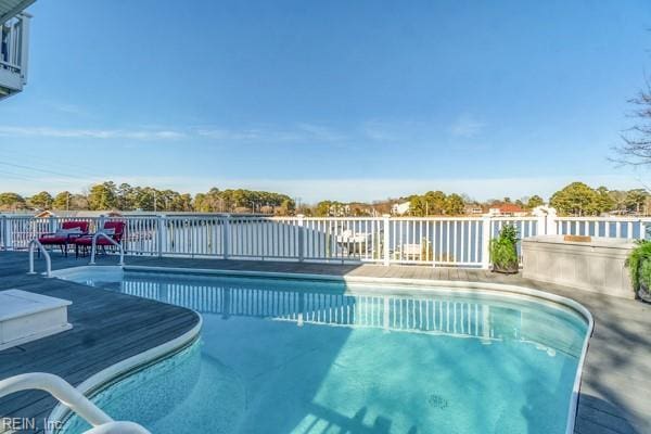 view of swimming pool