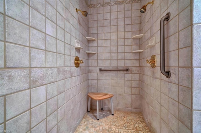 bathroom featuring tiled shower