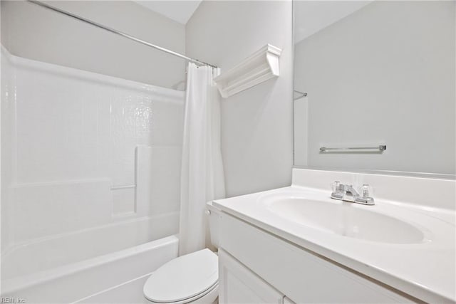 full bathroom featuring shower / tub combo with curtain, vanity, and toilet