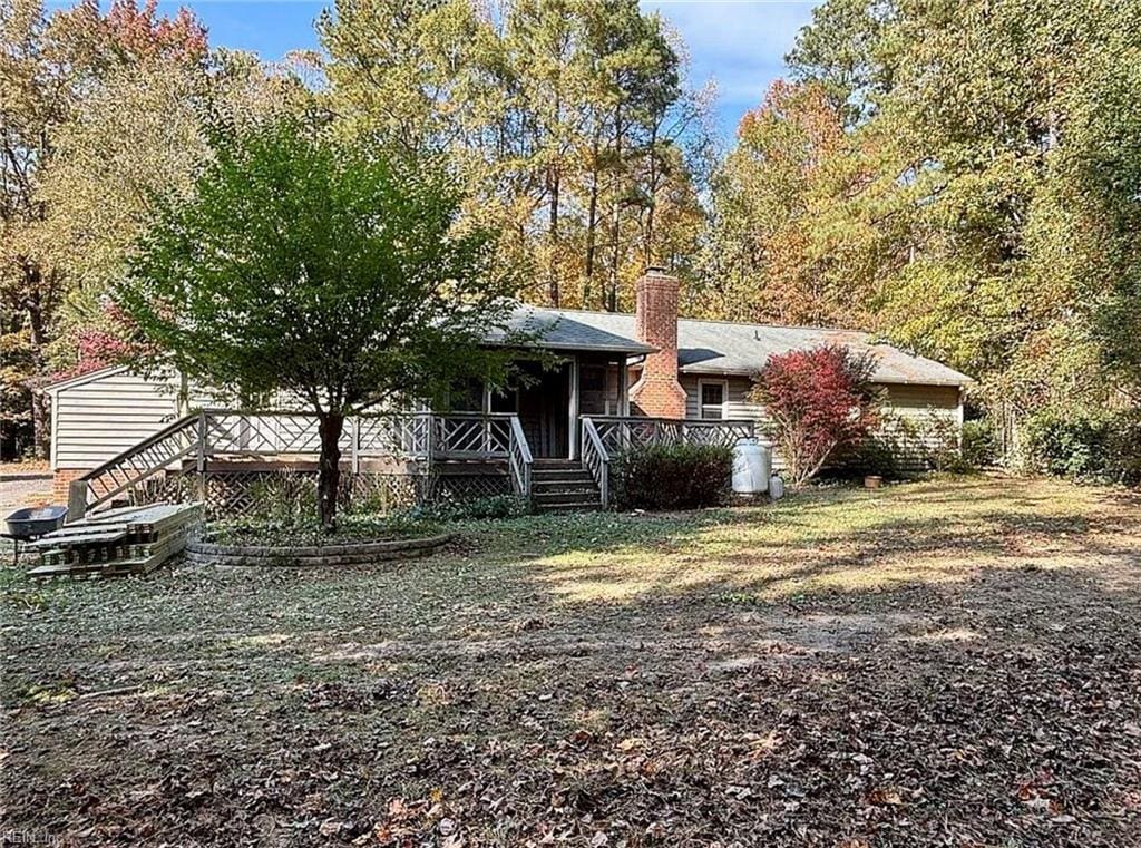 view of front of house featuring a wooden deck