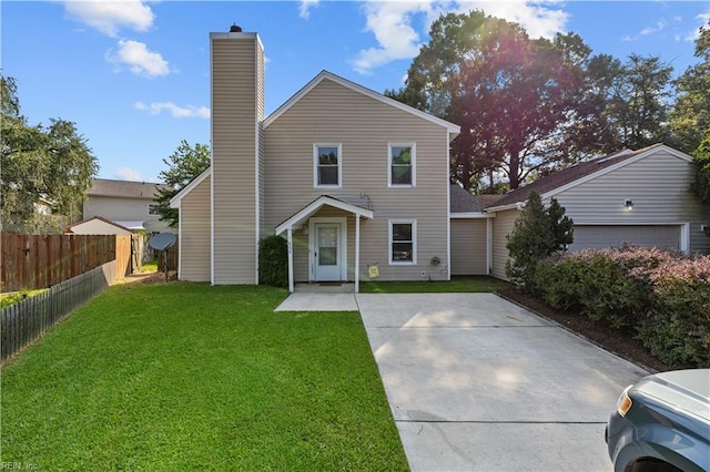 view of front of house featuring a garage and a front yard