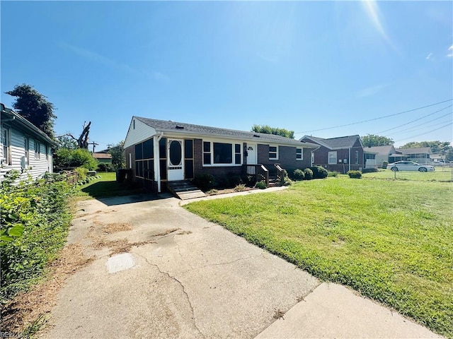 view of front of house with a front lawn