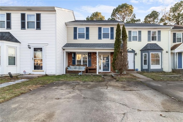 townhome / multi-family property featuring a porch