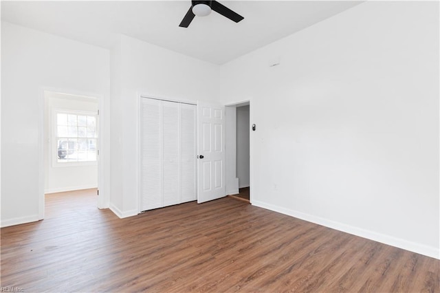 unfurnished room featuring dark hardwood / wood-style flooring and ceiling fan