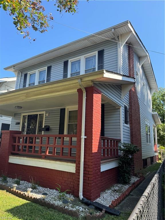 view of front of house featuring a porch