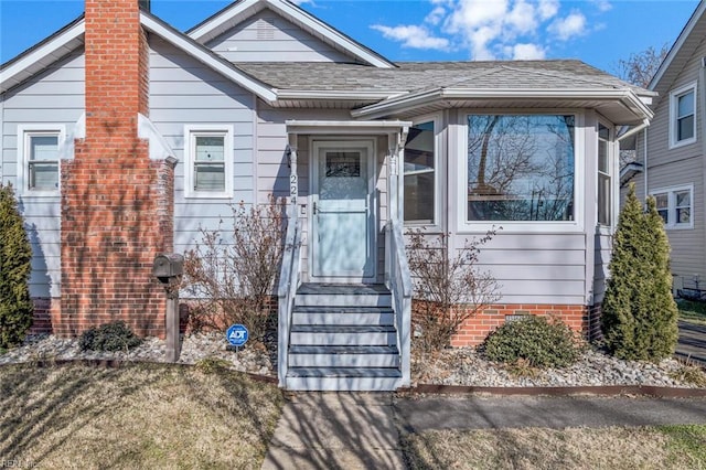 view of front of house featuring a front yard