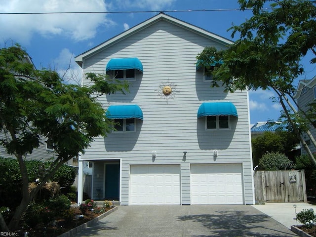 view of front facade with a garage