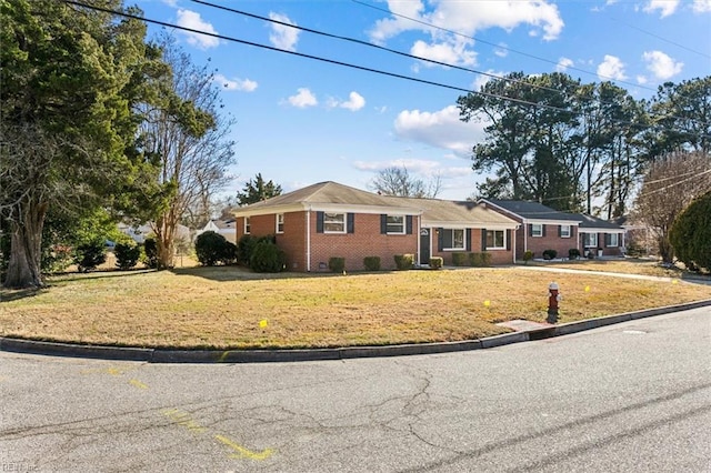 single story home with a front lawn