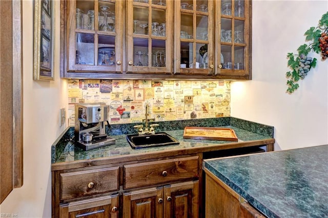 bar featuring sink and decorative backsplash