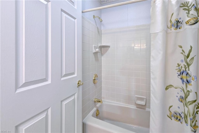 bathroom with shower / bath combo