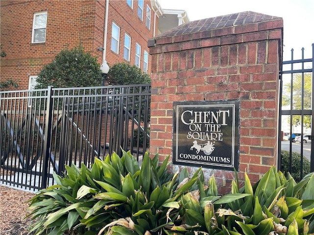 view of community / neighborhood sign