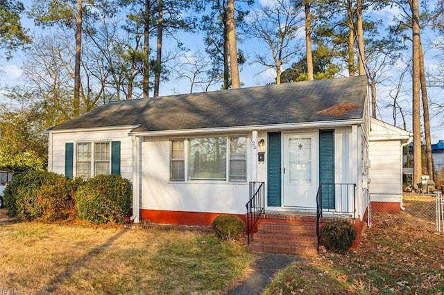 view of front of property with a front yard