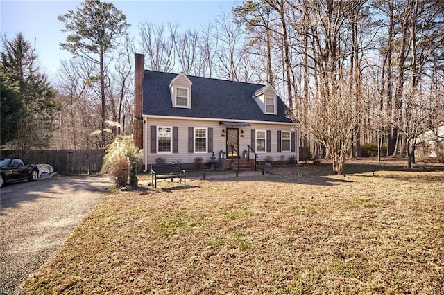 cape cod-style house featuring a front yard