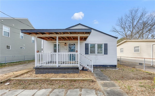 view of front of property featuring a porch