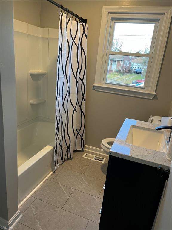 full bathroom featuring vanity, toilet, and shower / bath combo