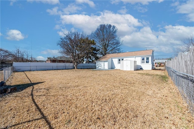 view of yard with a storage unit