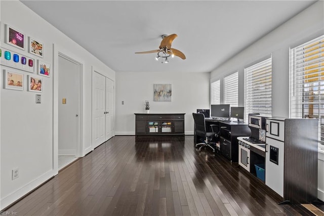 office area featuring dark wood-type flooring and ceiling fan