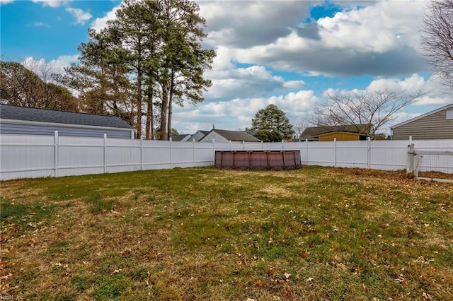 view of yard featuring a fenced in pool