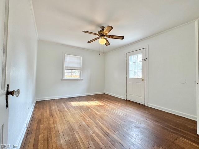 empty room featuring ornamental molding, hardwood / wood-style floors, and ceiling fan