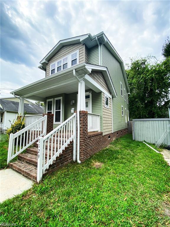 view of front of home with a porch and a front yard